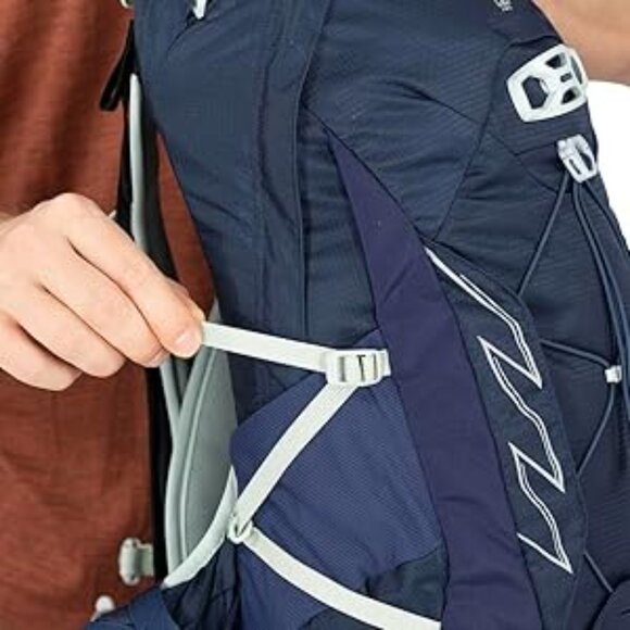 Osprey Talon 11L Hiking Backpack with Hipbelt color: Ceramic Blue, size: S/M - Picture 4 of 5